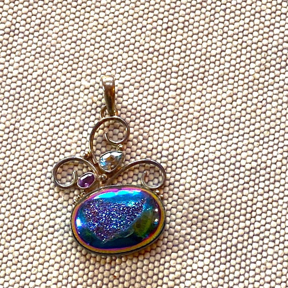 Dichroic and gemstone pendant🌺